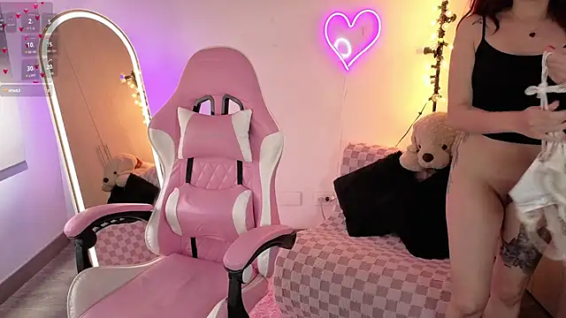 Snapshot of violet_ch chatting on 02.13.26 violet ch online show from 02.13.26