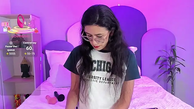 SophieGomez22 online show from 12.19.25