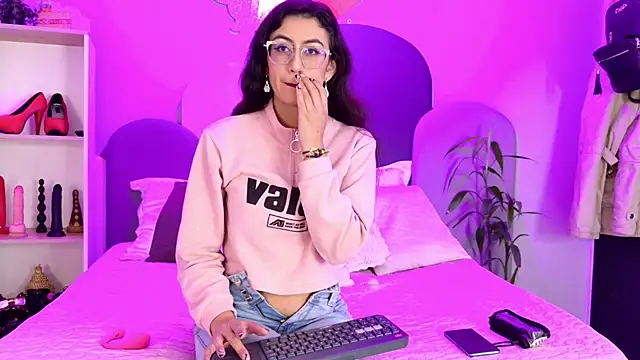 SophieGomez22 online show from 04.18.26