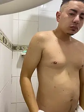 Snapshot of DanielGomez9 chatting on 12.14.24 DanielGomez9 online show from 12.14.24