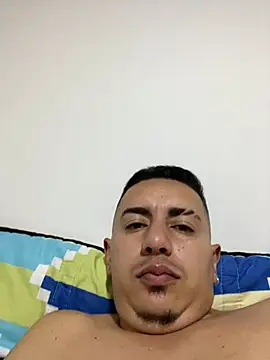 Snapshot of DanielGomez9 chatting on 01.01.25 DanielGomez9 online show from 01.01.25