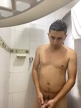 Snapshot of DanielGomez9 chatting on 01.20.25 DanielGomez9 online show from 01.20.25