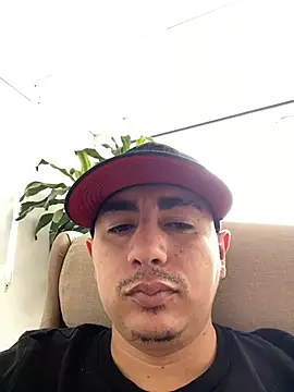 Snapshot of DanielGomez9 chatting on 03.21.25 DanielGomez9 online show from 03.21.25