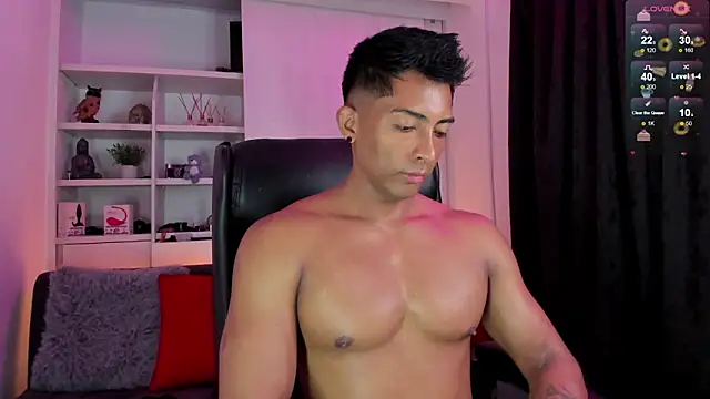 Snapshot of Couple_muscle1 chatting on 12.21.24 Couple muscle1 online show from 12.21.24