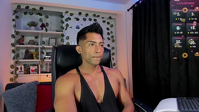 Snapshot of Couple_muscle1 chatting on 12.29.24 Couple muscle1 online show from 12.29.24