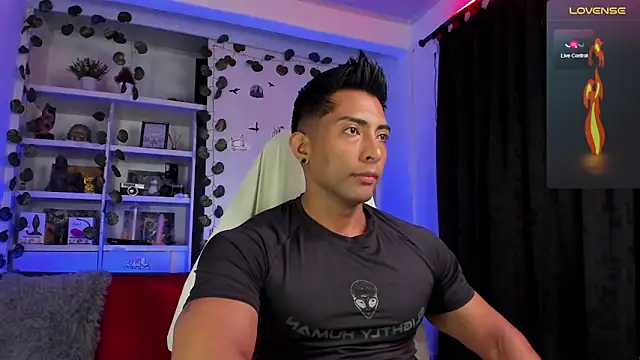 Snapshot of Couple_muscle1 chatting on 01.10.25 Couple muscle1 online show from 01.10.25