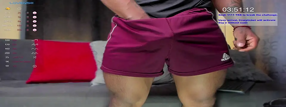 Snapshot of Couple_muscle1 chatting on 02.04.25 Couple muscle1 online show from 02.04.25