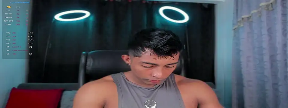 Snapshot of Couple_muscle1 chatting on 02.10.25 Couple muscle1 online show from 02.10.25