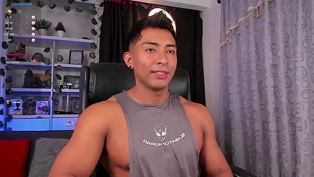 Snapshot of Couple_muscle1 chatting on 02.17.25 Couple muscle1 online show from 02.17.25