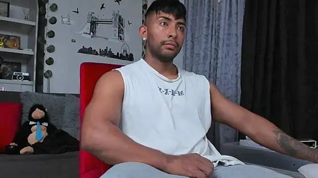 Snapshot of Couple_muscle1 chatting on 10.06.25 Couple muscle1 online show from 10.06.25