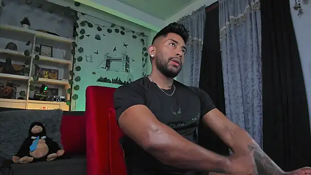 Snapshot of Couple_muscle1 chatting on 11.03.25 Couple muscle1 online show from 11.03.25