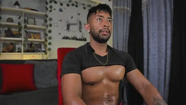 Snapshot of Couple_muscle1 chatting on 11.23.25 Couple muscle1 online show from 11.23.25