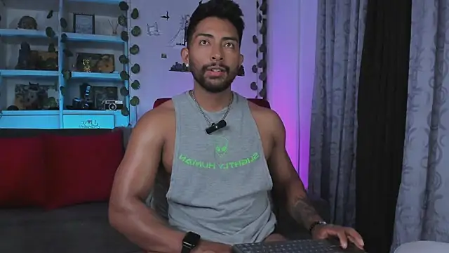 Snapshot of Couple_muscle1 chatting on 01.10.26 Couple muscle1 online show from 01.10.26