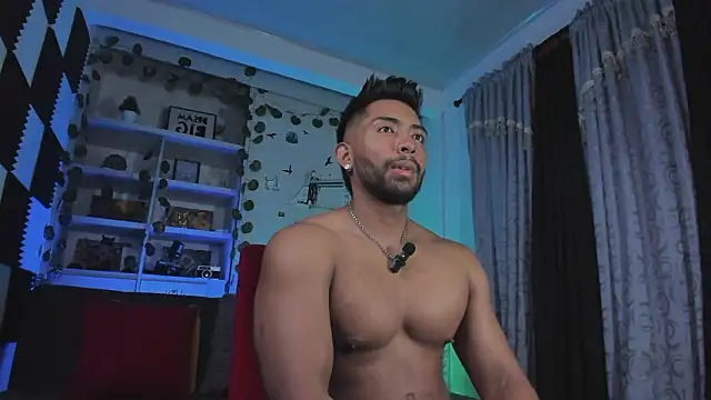 Snapshot of Couple_muscle1 chatting on 02.05.26 Couple muscle1 online show from 02.05.26