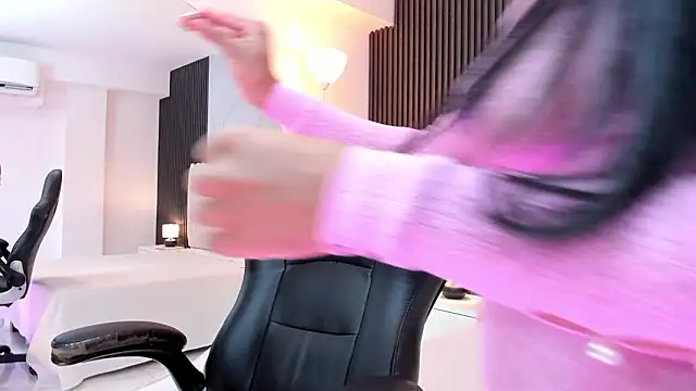 Madiee Rhea online show from 02.02.26