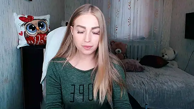 Snapshot of _KittyBoo chatting on 10.16.25 KittyBoo online show from 10.16.25