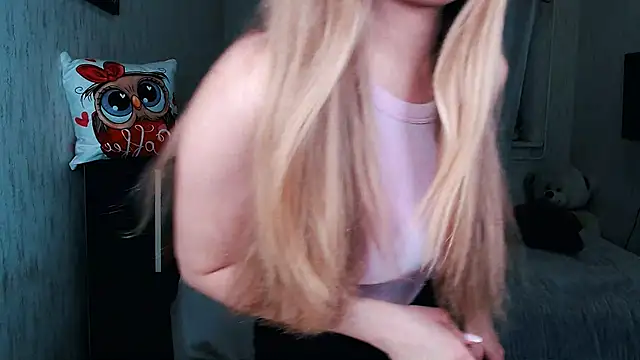 Snapshot of _KittyBoo chatting on 11.22.25 KittyBoo online show from 11.22.25