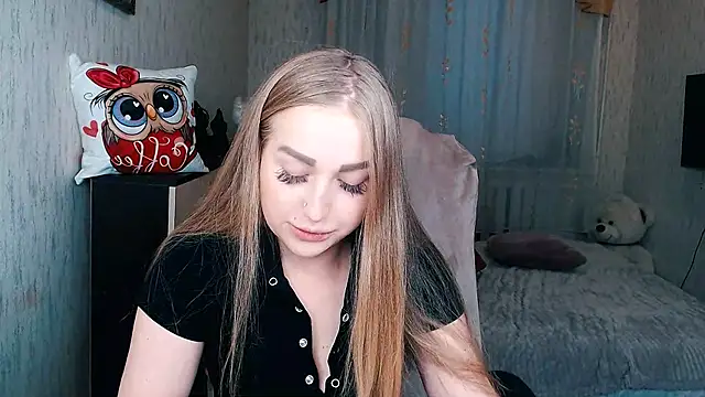 Snapshot of _KittyBoo chatting on 11.26.25 KittyBoo online show from 11.26.25