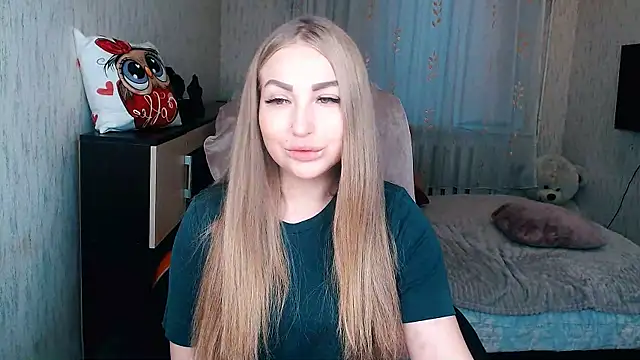 Snapshot of _KittyBoo chatting on 12.14.25 KittyBoo online show from 12.14.25