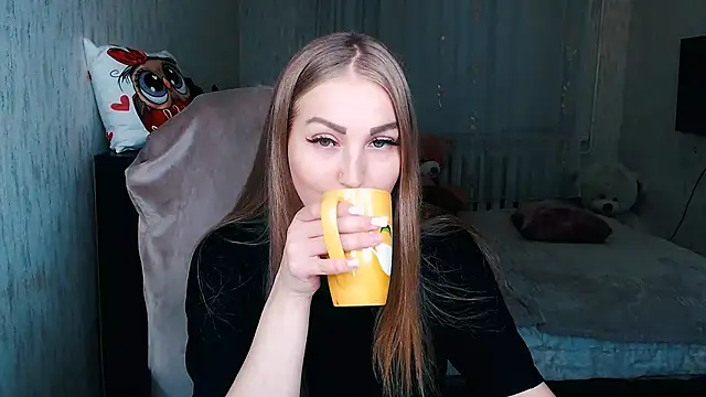 Snapshot of _KittyBoo chatting on 12.16.25 KittyBoo online show from 12.16.25