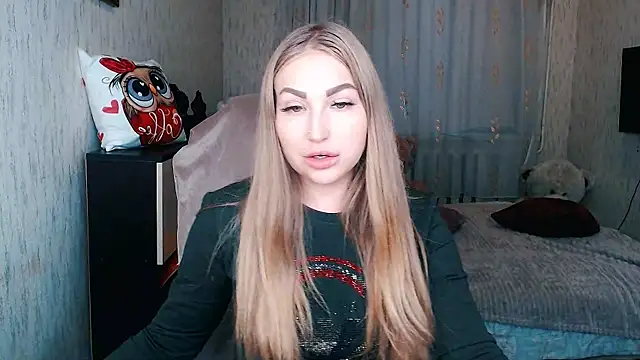 Snapshot of _KittyBoo chatting on 12.17.25 KittyBoo online show from 12.17.25