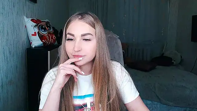 Snapshot of _KittyBoo chatting on 12.18.25 KittyBoo online show from 12.18.25