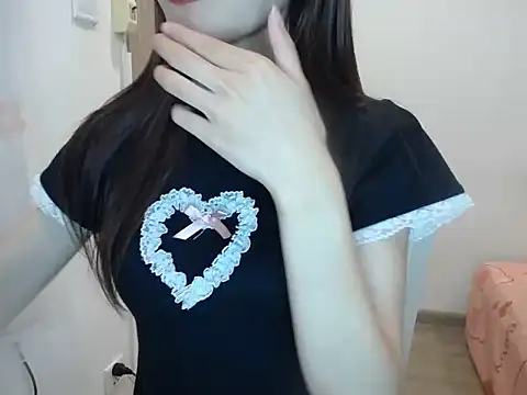 Snapshot of LiDonnaa chatting on 12.18.24 LiDonnaa online show from 12.18.24
