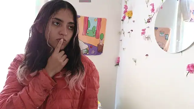 Snapshot of ViolettaSummer chatting on 12.29.24 ViolettaSummer online show from 12.29.24