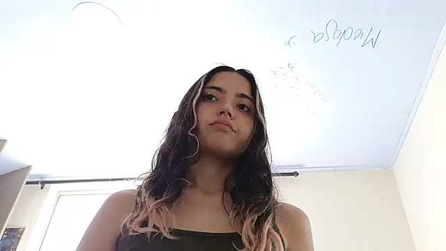 Snapshot of ViolettaSummer chatting on 01.17.25 ViolettaSummer online show from 01.17.25