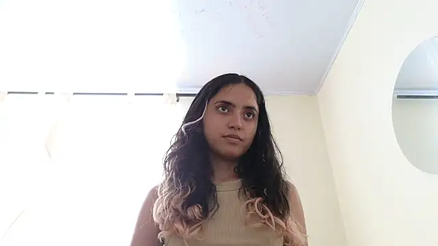 Snapshot of ViolettaSummer chatting on 02.14.25 ViolettaSummer online show from 02.14.25