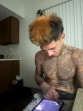 Snapshot of Papinine6 chatting on 12.14.25 Papinine6 online show from 12.14.25