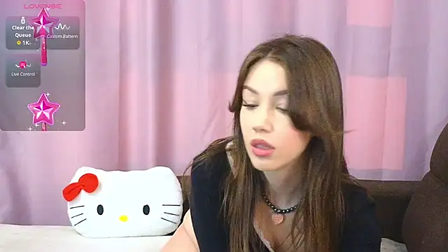 Snapshot of ellie_kramer chatting on 04.14.26 ellie kramer online show from 04.14.26
