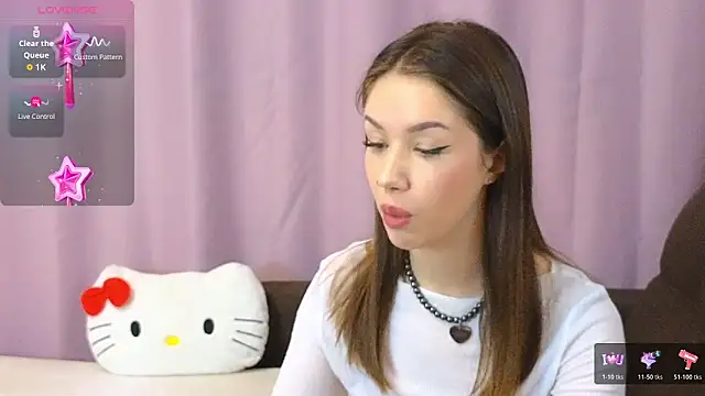 Snapshot of ellie_kramer chatting on 04.15.26 ellie kramer online show from 04.15.26