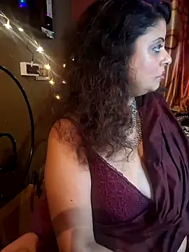 Snapshot of Maaya66 chatting on 01.22.25 Maaya66 online show from 01.22.25