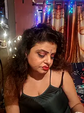 Snapshot of Maaya66 chatting on 02.20.25 Maaya66 online show from 02.20.25