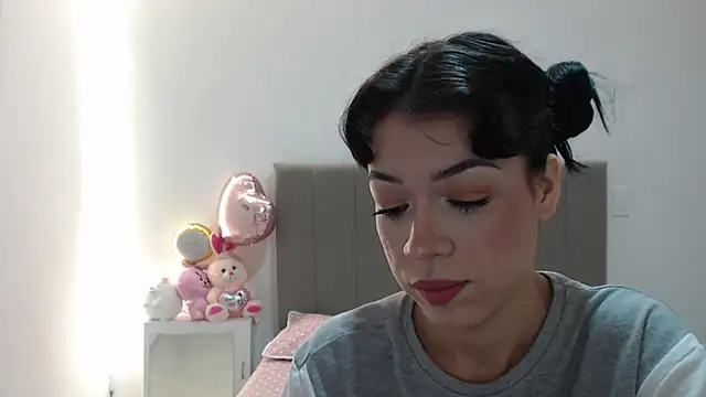 Snapshot of Caribbean_beauty_ chatting on 10.19.25 Caribbean beauty online show from 10.19.25