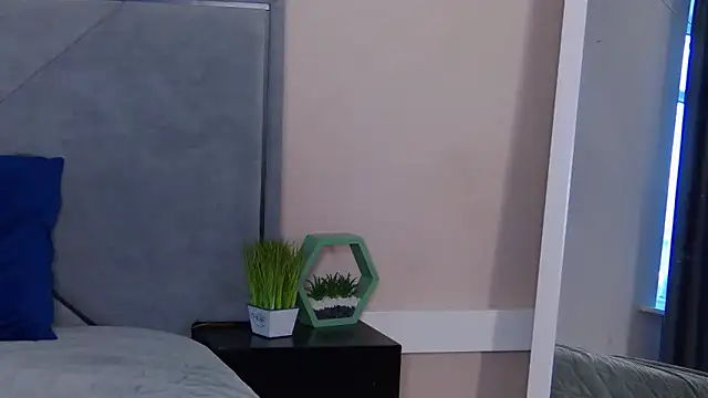 NicoleRosss online show from 04.15.26