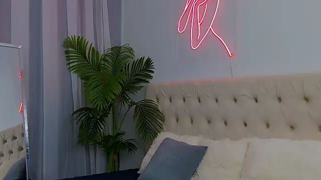 Snapshot of NicoleRosss chatting on 05.31.26 NicoleRosss online show from 05.31.26