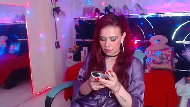 Snapshot of red_moon_2 chatting on 11.13.25 red moon 2 online show from 11.13.25