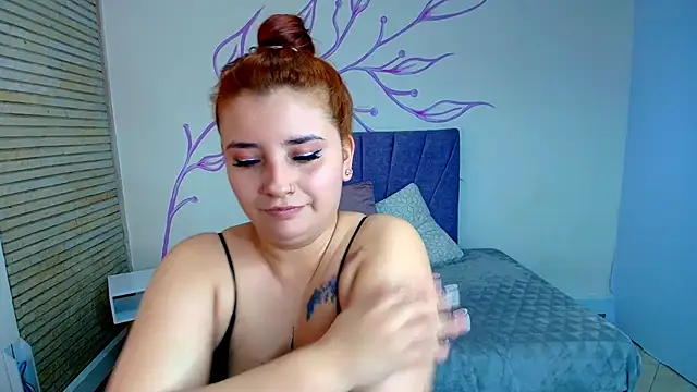 Snapshot of ZaraNolimits_ chatting on 12.14.24 ZaraNolimits online show from 12.14.24