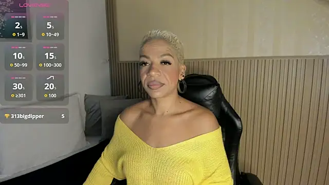 Snapshot of summer_night_ chatting on 11.10.25 summer night online show from 11.10.25