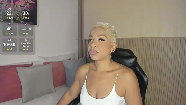 Snapshot of summer_night_ chatting on 11.25.25 summer night online show from 11.25.25