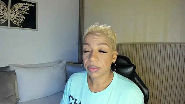 Snapshot of summer_night_ chatting on 12.14.25 summer night online show from 12.14.25