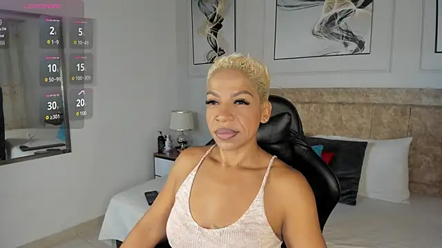 Snapshot of summer_night_ chatting on 12.16.25 summer night online show from 12.16.25