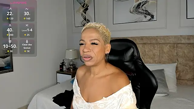 Snapshot of summer_night_ chatting on 12.18.25 summer night online show from 12.18.25