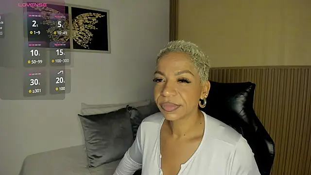 Snapshot of summer_night_ chatting on 02.17.26 summer night online show from 02.17.26