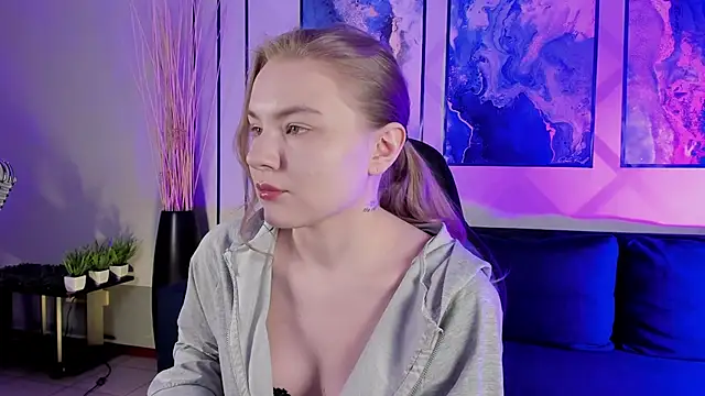 ValerieViolette online show from 12.04.24