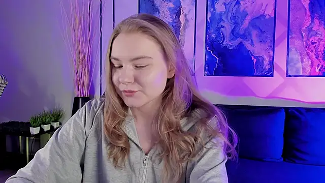 ValerieViolette online show from 12.04.24