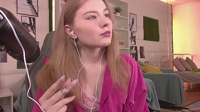 ValerieViolette online show from 02.20.25