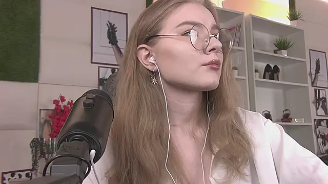 ValerieViolette online show from 02.21.25